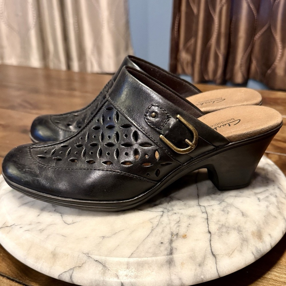 Clarks Bendables Mule Clogs Black Leather Laser Cut Buckle Women Sz 8 Slip On